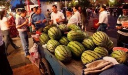 免费吃瓜夜市,美食盛宴等你来尝